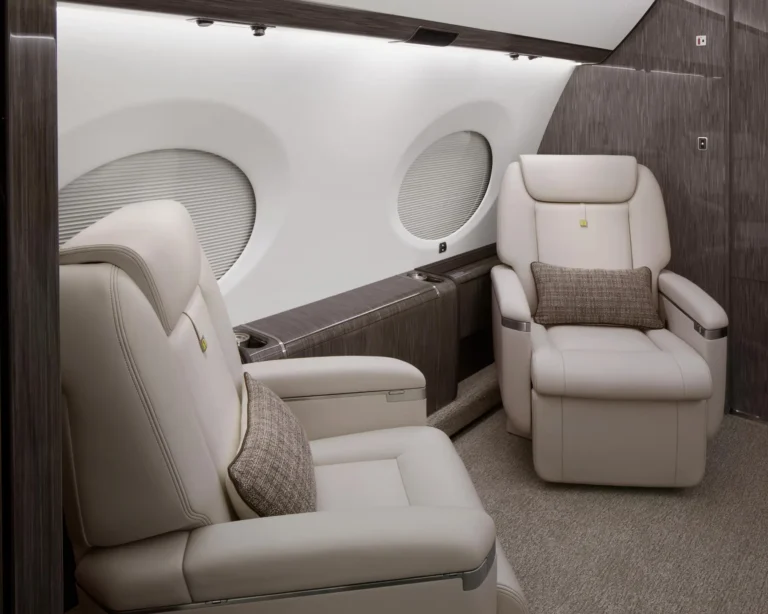 Avcon-Jet_Gulfstream_G650ER_9H-MFC_interior 3